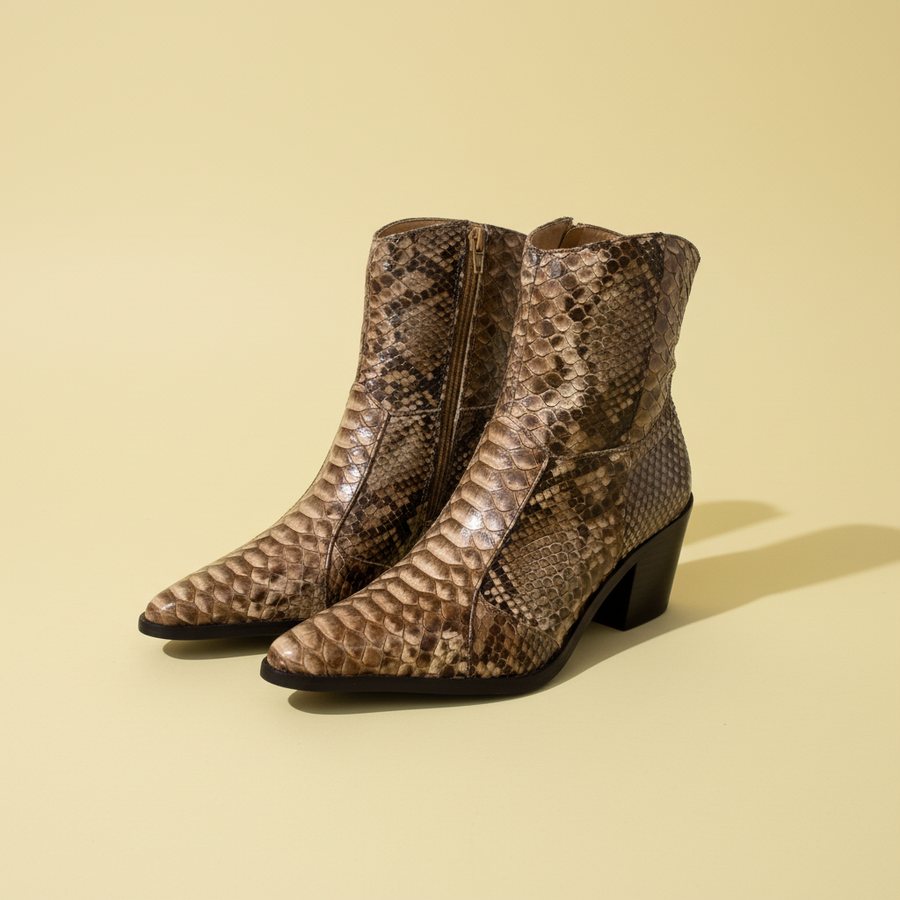 Bota Verônica Python